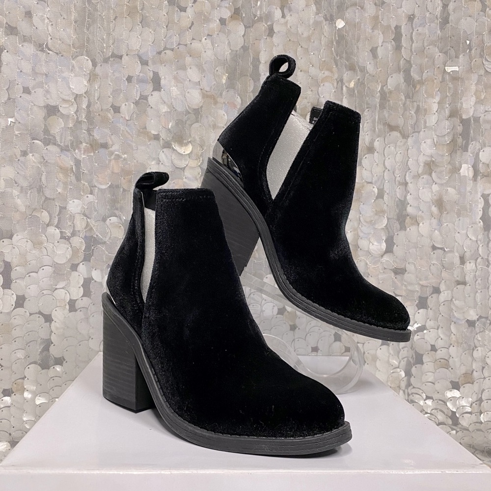 Steve Madden “ShariniV”
